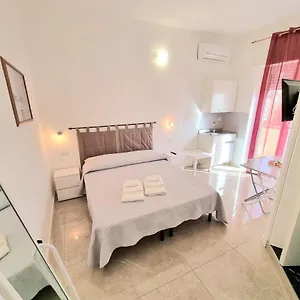 Pensión Entos, Cagliari